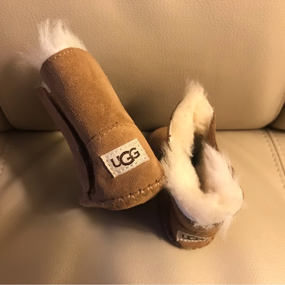 BABY UGG BOOTS CLASSIC CHESTNUT BROWN INFANT NWOT COZY BOOTIES SMALL FUR LINING - Picture 4 of 7